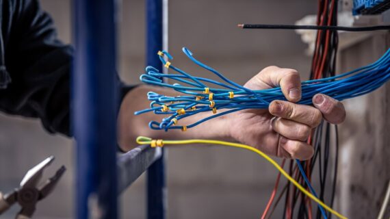 Jenis Kabel Listrik yang Harus Diketahui oleh Tukang Listrik: Panduan Lengkap untuk Pemilihan dan Aplikasi yang Tepat